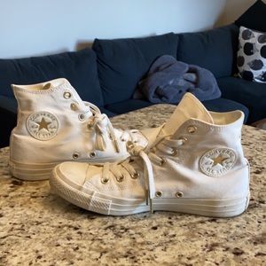 Rare White/cream Converse with gold detail